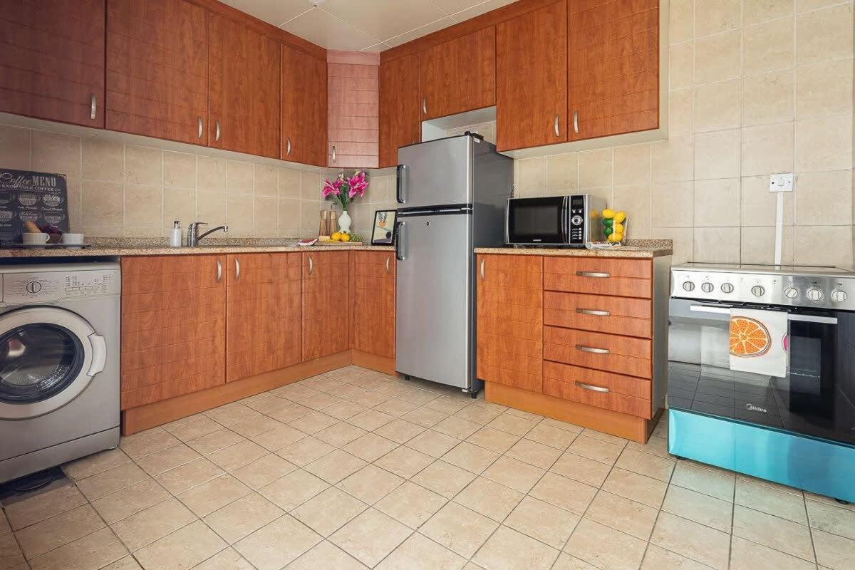 Frank Porter - V3 Tower Apartment